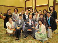 橋本知事を囲んでの記念撮影 (水戸プラザホテル) 橋本知事を囲んでの記念撮影 (水戸プラザホテル)